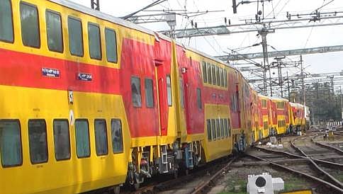 ಹವಾನಿಯಂತ್ರಕ ಡಬಲ್ ಡೆಕ್ಕರ್ ರೈಲಿಗೆ ಚಾಲನೆ