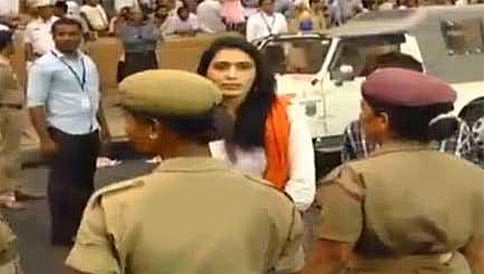 ಬಿಜೆಪಿ ಸಮಾವೇಶ ಪ್ರವೇಶಿಸಲು ಮೈತ್ರಿಯಾ ಗೌಡ ಯತ್ನ: ಪೊಲೀಸರೊಂದಿಗೆ ವಾಗ್ವಾದ