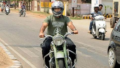ಟೀಂ ಇಂಡಿಯಾ ನಾಯಕ ಧೋನಿಗೆ 500 ರು. ದಂಡ