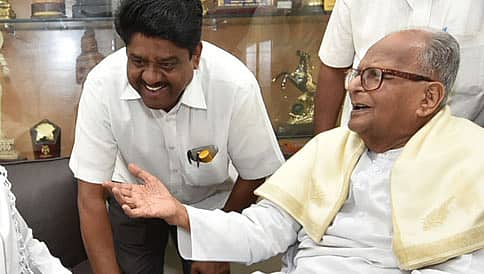 ಹೀರೋ ಆಗಲು ಹೊರಟ ಶಾಸಕ ನಡಹಳ್ಳಿ: ಪಾಪು ತರಾಟೆ