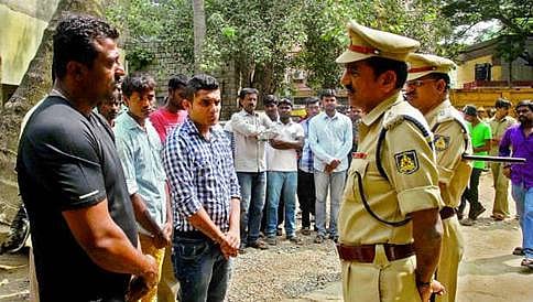 375 ರೌಡಿಗಳ ಮನೆ ಮೇಲೆ ಪೊಲೀಸ್ ದಾಳಿ