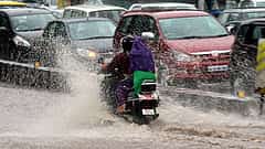 Bengaluru Rains: ಬೆಂಗಳೂರಿನಲ್ಲಿ ದಿಢೀರ್ ಭಾರಿ ಮಳೆ: ವಾಹನ ಸವಾರರ ಪರದಾಟ; ಮುಂದಿನ 2 ದಿನ ಮಳೆ