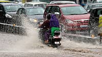 Bengaluru Rains: ಬೆಂಗಳೂರಿನಲ್ಲಿ ದಿಢೀರ್ ಭಾರಿ ಮಳೆ: ವಾಹನ ಸವಾರರ ಪರದಾಟ; ಮುಂದಿನ 2 ದಿನ ಮಳೆ