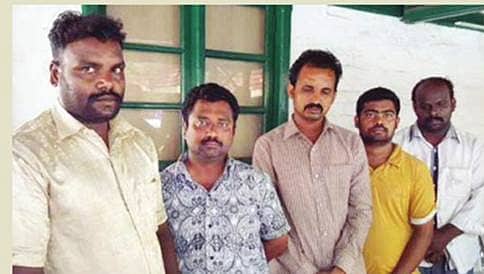 ದಾಖಲೆ ಇಲ್ಲದ ಹಣ ವಶ: ಐವರ ಸೆರೆ