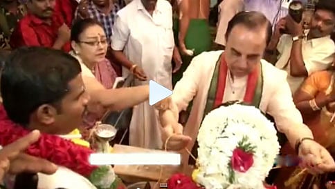 ಆಶೀರ್ವದಿಸಿ ಅಂತ ತಾಳಿ ಕೊಟ್ಟರೆ, ತಾವೇ ತಾಳಿ ಕಟ್ಟಲು ಮುಂದಾದ ಸುಬ್ರಹ್ಮಣ್ಯಂ ಸ್ವಾಮಿ!