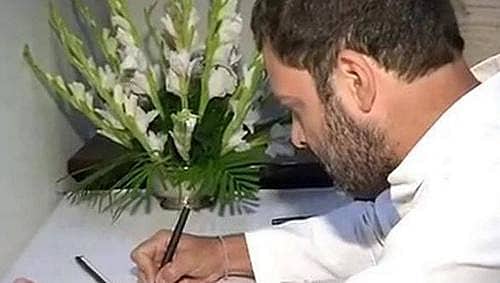 ಮೊಬೈಲ್ ನೋಡಿ ಸಂತಾಪ ಬರೆದ ರಾಹುಲ್!