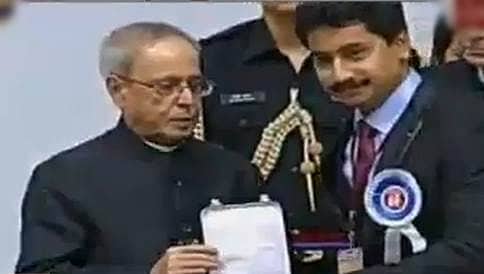 ಪ್ರಣಬ್ ಮುಖರ್ಜಿರಿಂದ ರಾಷ್ಟ್ರ ಪ್ರಶಸ್ತಿ ಸ್ವೀಕರಿಸಿದ ಸಂಚಾರಿ ವಿಜಯ್