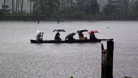ಮುಂಬೈ ಸಮೀಪ ಚಂಡಮಾರುತ: ಭಾರಿ ಮಳೆ ಸಾಧ್ಯತೆ