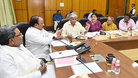 ಮಲ್ಟಿಪ್ಲೆಕ್ಸ್ ನಲ್ಲಿ ಕನ್ನಡ ಚಿತ್ರ ಕಡ್ಡಾಯ: ಸಿಎಂ ಸಿದ್ದು ತಾಕೀತು