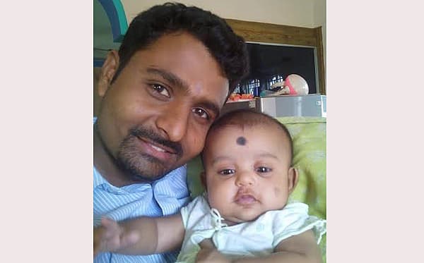 ಹೆಸರು : ಮಗು ಜತೆ ಬಾಳಪ್ಪ ದಿಗ್ಗೇವಾಡಿ<br>ಸ್ಥಳ :ಬೆಳಗಾವಿ