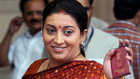 ಶಾಲೆ, ಶಿಕ್ಷರ ತರಬೇತಿ ಕೋರ್ಸ್ ಗಳಲ್ಲಿ ಯೋಗ ಕಡ್ಡಾಯ: ಸ್ಮೃತಿ ಇರಾನಿ