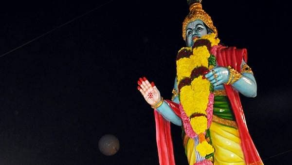 ಮೇಳದ ಅಂಗವಾಗಿ ಚಂದ್ರಬಾಬು ನಾಯ್ಡು ಅವರು ಎನ್ ಟಿಆರ್ ಮೂರ್ತಿಯನ್ನು ಉದ್ಘಾಟಿಸಿದರು