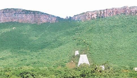 ತಿರುಮಲ ಬೆಟ್ಟದಲ್ಲಿ ಸುರಂಗ ಕೊರೆಯುವುದು ಅನಿಷ್ಟ; ಟಿಟಿಡಿ ಎಚ್ಚರಿಕೆ