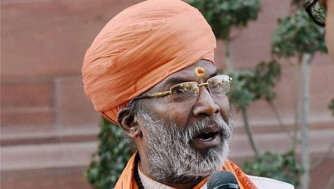ಒವೈಸಿ ಹೇಳಿಕೆಗೆ ತಿರುಗೇಟು: ಸಾಕ್ಷಿ ಮಹಾರಾಜ್ ವಿರುದ್ಧ ಟೀಕಾ ಪ್ರವಾಹ