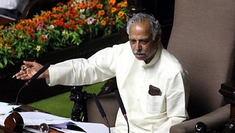 ವೈದ್ಯರು ಇಲ್ಲ ಅಂದರೆ ಇವ್ರಿಗೆಲ್ಲ ಚಾಟಿ ತಕ್ಕೊಂಡು ಬಿಗೀರಿ: ಸ್ಪೀಕರ್