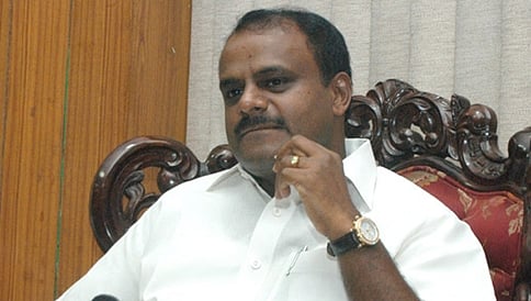 ಸಿದ್ದರಾಮಯ್ಯ ಲೂಟಿ ನಿಲ್ಲಿಸಲಿ: ಕುಮಾರಸ್ವಾಮಿ