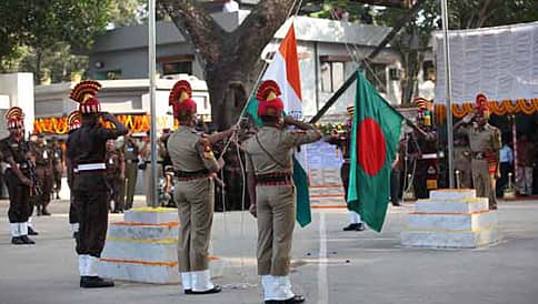 ಐತಿಹಾಸಿಕ ಭೂ ಗಡಿ ಒಪ್ಪಂದ: ಭಾರತ, ಬಾಂಗ್ಲಾ ಭೂಭಾಗ ಹಸ್ತಾಂತರ ಪ್ರಕ್ರಿಯೆ ಆರಂಭ