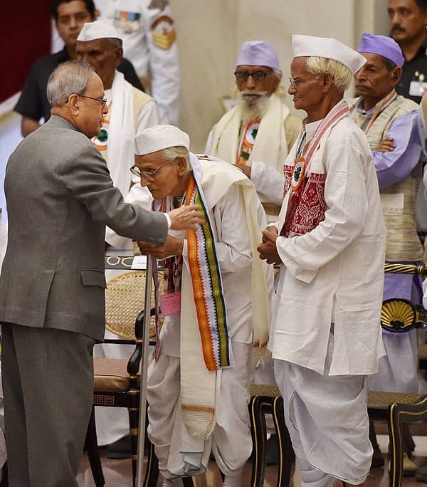 ಸ್ವಾತಂತ್ರ್ಯ ಯೋಧರಿಗೆ ರಾಷ್ಟ್ರಪತಿ ಪ್ರಣಬ್ ಮುಖರ್ಜಿ ಅವರಿಂದ ಸನ್ಮಾನ<br>