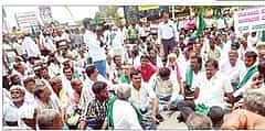ಬೆಳಗಾವಿ: ಕಬ್ಬು ಬೆಳೆಗಾರರ ಪ್ರತಿಭಟನೆ ವೇಳೆ ಕಲ್ಲು ತೂರಾಟ ನಡೆಸಿದ ಆರು ಜನರ ಬಂಧನ