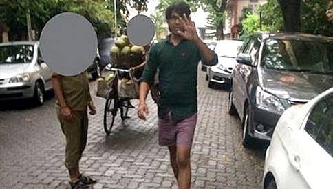 ರಸ್ತೆಯಲ್ಲೇ ಮಹಿಳೆಯ ಎದುರು ಹಸ್ತಮೈಥುನ ಮಾಡಿಕೊಂಡ ಭೂಪ