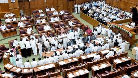 ಕೊನೆ ಕ್ಷಣದ ಮಂಡನೆಗೆ ಸಭಾತ್ಯಾಗದ ಆಕ್ರೋಶ