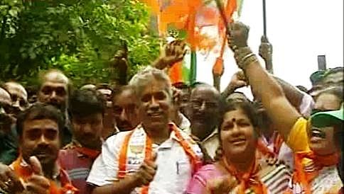 ಬಿಬಿಎಂಪಿ ಚುನಾವಣೆಯಲ್ಲಿ ಬಿಜೆಪಿ ಗೆಲುವು: ತುಮಕೂರಿನಲ್ಲಿ ಪಕ್ಷದ ಕಾರ್ಯಕರ್ತರ ಸಂಭ್ರಮ