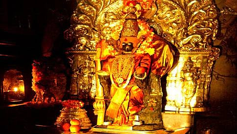 ಚತುರ್ಭುಜೆ ಗದಾಧಾರಿ ಕೊಲ್ಲಾಪುರ ಶ್ರೀಮಹಾಲಕ್ಷ್ಮಿ