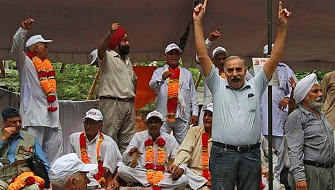 ಒಆರ್‍ಒಪಿ: ಮತ್ತೊಬ್ಬ ಮಾಜಿ ಯೋಧ ಅಸ್ವಸ್ತ