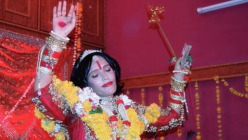 ದೇವ ಮಹಿಳೆ ರಾಧೆ ಮಾ ಅವರ 'ನಿಗೂಢ ಲೋಕ'ದಲ್ಲೇನಿದೆ?