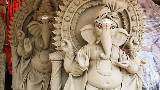 ಪರಿಸರ ಸ್ನೇಹಿ ಮಣ್ಣಿನ ಗಣಪನ ಪೂಜಿಸಿ