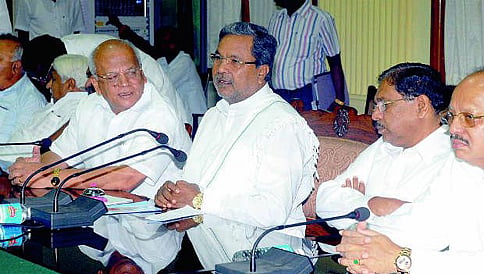 ದೆಹಲಿಗೆ ಇಂದು ಸಿದ್ದು, ಪರಂ; ಸಂಪುಟ ಪುನಾರಚನೆ ವಿಳಂಬ ಸಾಧ್ಯತೆ