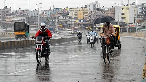 ಅಬ್ಬರಿಸಿದ ವರುಣ; ನಗರದ ಸಂಚಾರ ಹರಣ