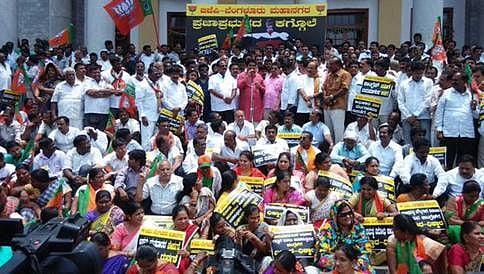 ಜೆಡಿಎಸ್ ಜತೆ ಮೈತ್ರಿ: 'ಕೈ' ನಾಯಕರನ್ನು ಸನ್ನಿ ಲಿಯೋನ್‌ಗೆ ಹೋಲಿಸಿದ ಜಗ್ಗೇಶ್