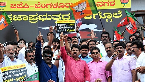 ರಾಜಭವನ ಬಳಿ ಬಿಜೆಪಿ ಪಾಲಿಕೆ ಸದಸ್ಯರ ಪರೇಡ್