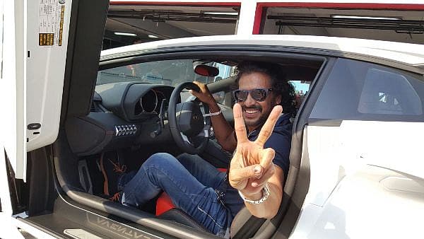 ಉಪ್ಪಿ೨ ಸಿನೆಮಾ ನೋಡಿ ಲ್ಯಾಂಬೋರ್ಗಿನಿ ಬೆಂಗಳೂರು ಛೇರ್ಮನ್ ಟಿ ಎಸ್ ಸತೀಶ್ ಅವರು ನಿರ್ದೇಶಕ ನಟ ಉಪೇಂದ್ರ ಅವರನ್ನು ಜಕಾರ್ತಾದ ಕಾರ್ ರೇಸ್ ಒಂದಕ್ಕೆ ಆಹ್ವಾನಿಸಿದ್ದರಂತೆ. ಅಲ್ಲಿ ಕ್ಲಿಕ್ಕಿಸಿದ ಉಪೇಂದ್ರ ಫೋಟೋಗಳು.