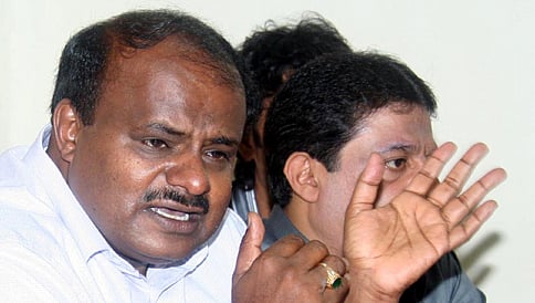 ಕೈ ಜತೆಗೂಡಿದ ದಳಪತಿಗಳು