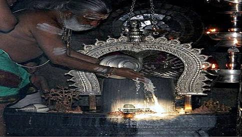 ಶಂಕರನಿಗೆ ಭಾಸ್ಕರನ ನಮನ: ಗವಿಗಂಗಾಧರೇಶ್ವರ ದೇವಾಲಯದ ಶಿವಲಿಂಗ ಸ್ಪರ್ಶಿಸಿದ ಸೂರ್ಯ ರಶ್ಮಿ