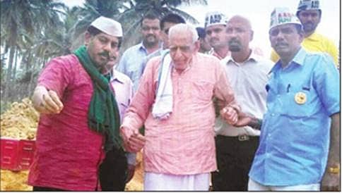 ಮರಳು ಅಡ್ಡೆ ಮೇಲೆ ಆಪ್ ದಾಳಿ
