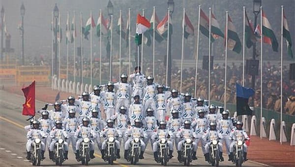 ಯೋಧರಿಂದ ಮೋಟಾರ್ ಸೈಕಲ್ ಸಾಹಸ ಪ್ರದರ್ಶನ...