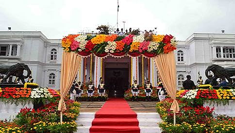 ಕಳಾಹೀನವಾದ ರಾಜಭವನ