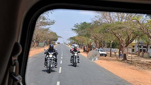 ಚೇಸಿಂಗ್ ಯತ್ನ ವಿಫಲವಾಗಿ ಹಿಂದಿರುಗುವಾಗ ಅಪಘಾತ
