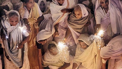 ಉದ್ಯಮಿ ಪುತ್ರನ ಮದುವೆಗೆ ಬಂದು ಹರಿಸಿದ 18 ಸಾವಿರ ವಿಧವೆಯರು..!