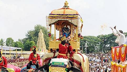 ವಿಶ್ವವಿಖ್ಯಾತ ಮೈಸೂರು ದಸರಾ ಜಂಬೂ ಸವಾರಿಗೆ ಸಿಎಂ ಚಾಲನೆ