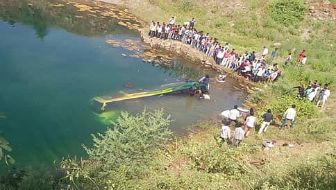ಮಧ್ಯಪ್ರದೇಶ: ಕಂದಕಕ್ಕೆ ಬಸ್ ಬಿದ್ದು 8 ಮಂದಿ ಸಾವು!