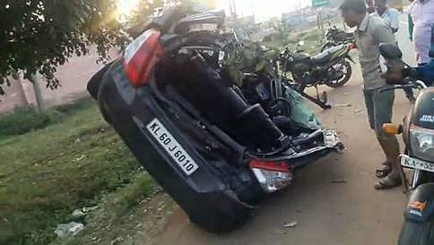 ಬೆಂಗಳೂರು: ಕಾರು ಅಪಘಾತದಲ್ಲಿ ಇಬ್ಬರು ವೈದ್ಯಕೀಯ ವಿದ್ಯಾರ್ಥಿಗಳು ಸಾವು