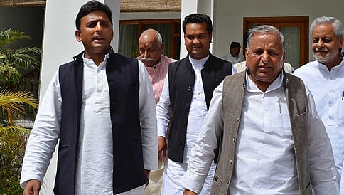 ಸಮಾಜವಾದಿ ಪಕ್ಷ ಬಿಕ್ಕಟ್ಟು: ಶಿವಪಾಲ್ ಸೇರಿ ನಾಲ್ವರು ಸಂಪುಟ ಸೇರ್ಪಡೆ ಸಾಧ್ಯತೆ
