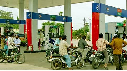 ಮೈಸೂರು: ಪೆಟ್ರೋಲ್ ಬಂಕ್ ನಲ್ಲಿ ಇಂಧನ ಮಿಶ್ರಣ; ನೂರಾರು ವಾಹನಗಳಲ್ಲಿ ದೋಷ