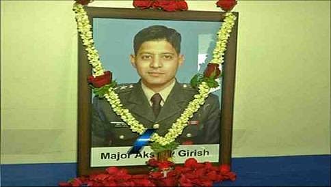ಹುತಾತ್ಮ ಯೋಧ ಮೇಜರ್ ಅಕ್ಷಯ್ ಅಂತಿಮ ದರ್ಶನ ಪಡೆದ ಸಾರ್ವಜನಿಕರು