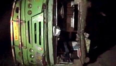ಬಿಹಾರ: ಕಂದಕಕ್ಕೆ ಉರುಳಿದ ಬಸ್ - 5 ಸಾವು, 25 ಜನರಿಗೆ ಗಾಯ