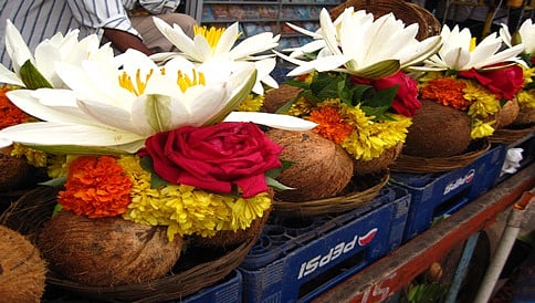 ದೇವಾಲಯಗಳಲ್ಲಿ ತೆಂಗಿನಕಾಯಿ ಅರ್ಪಿಸುವುದರ ಹಿಂದಿನ ಉದ್ದೇಶ ಏನು ಗೊತ್ತಾ?